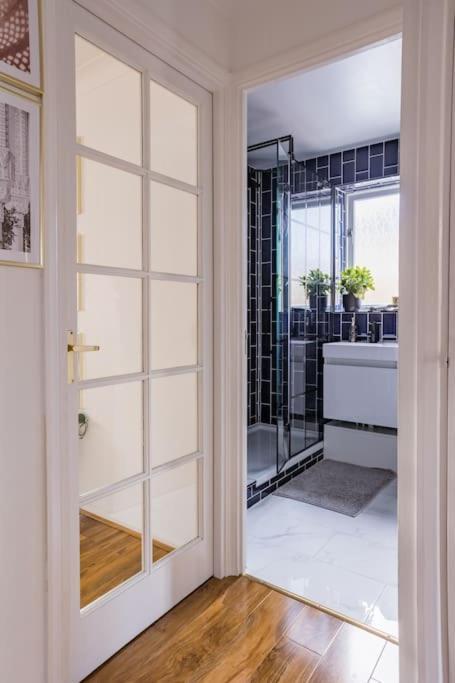 Bright &Spacious One Bedroom Flat Off Canary Wharf 伦敦 外观 照片
